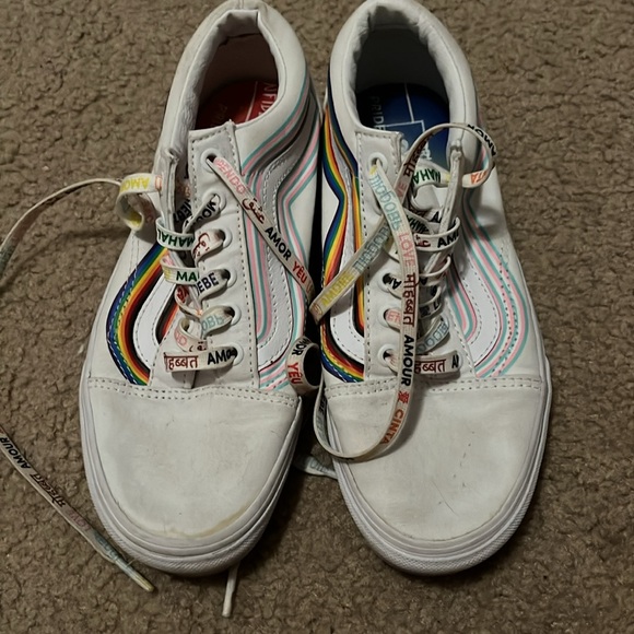 Vans - Picture 2 of 6